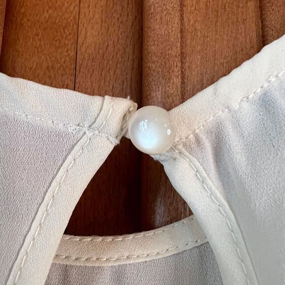 Alyx Cream Flowy Dolman Top with Lace Shoulder and Sleeve Size L - Picture 13 of 14